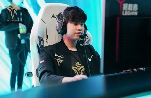 育中的偶然 育中的偶然